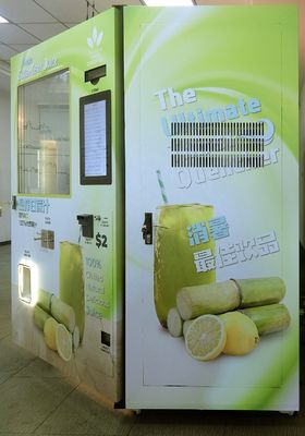 Máquina expendedora combinada Bill Coin Operated Fresh Sugar Cane Machine de la fruta